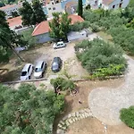 17716a * Tisno