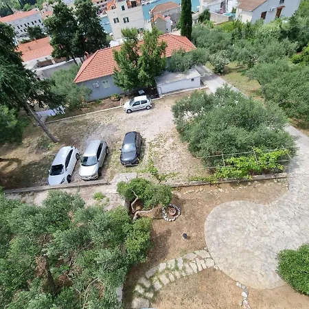 17716a * Tisno