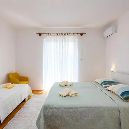 17716a Apartment Tisno