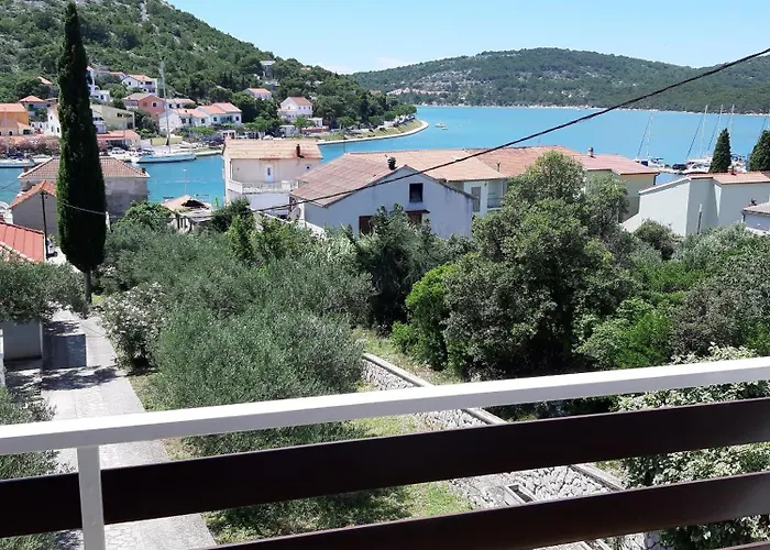 17716a Apartamento Tisno